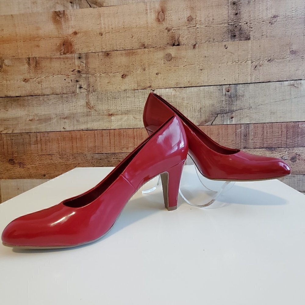 BANDOLINO RED PUMPS SIZE 8
